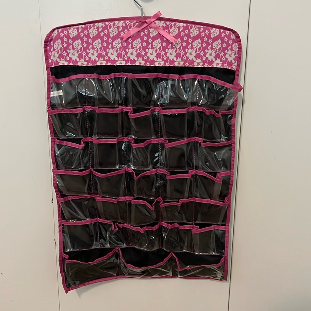 Double sided hanging organizer